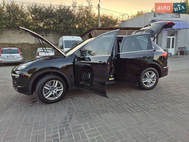 Внедорожник / Кроссовер Porsche Cayenne 2015 в Тернополе