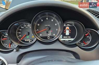 Внедорожник / Кроссовер Porsche Cayenne 2015 в 
