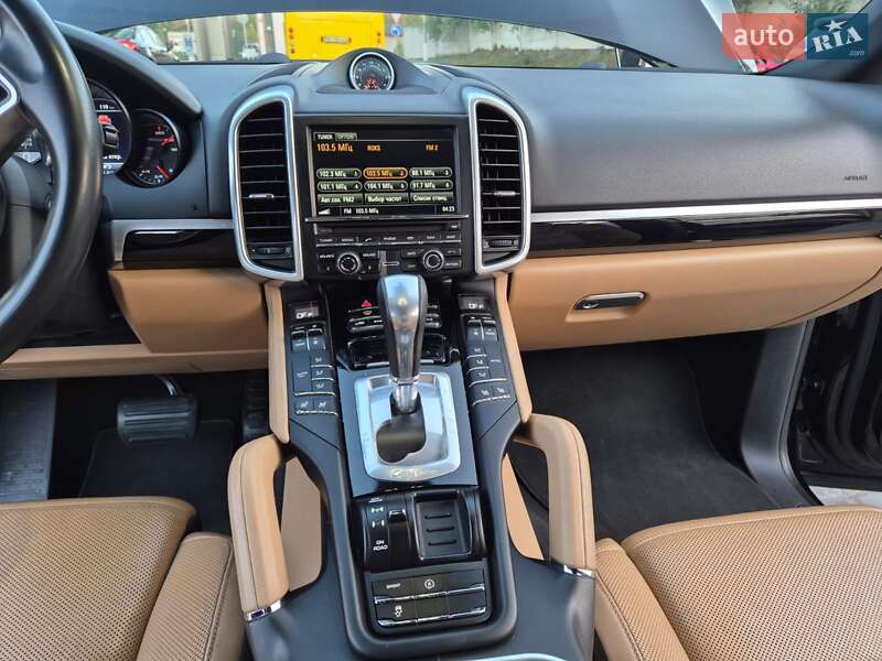 Внедорожник / Кроссовер Porsche Cayenne 2015 в Тернополе