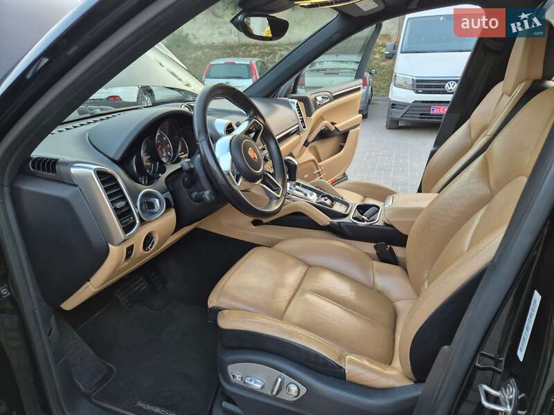 Внедорожник / Кроссовер Porsche Cayenne 2015 в Тернополе
