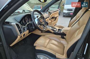 Внедорожник / Кроссовер Porsche Cayenne 2015 в 