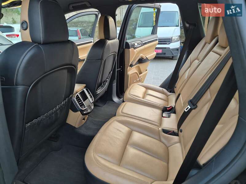 Внедорожник / Кроссовер Porsche Cayenne 2015 в Тернополе