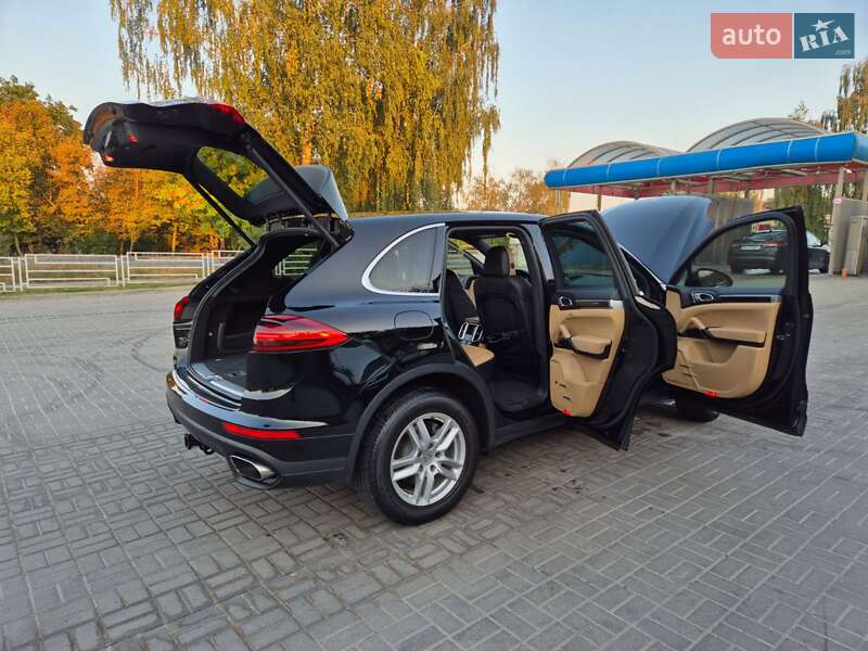 Внедорожник / Кроссовер Porsche Cayenne 2015 в Тернополе