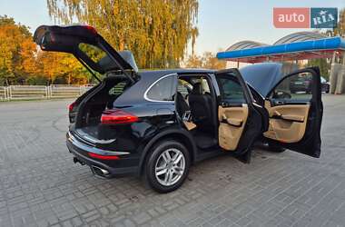 Внедорожник / Кроссовер Porsche Cayenne 2015 в 