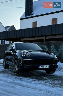 Внедорожник / Кроссовер Porsche Cayenne 2017 в 