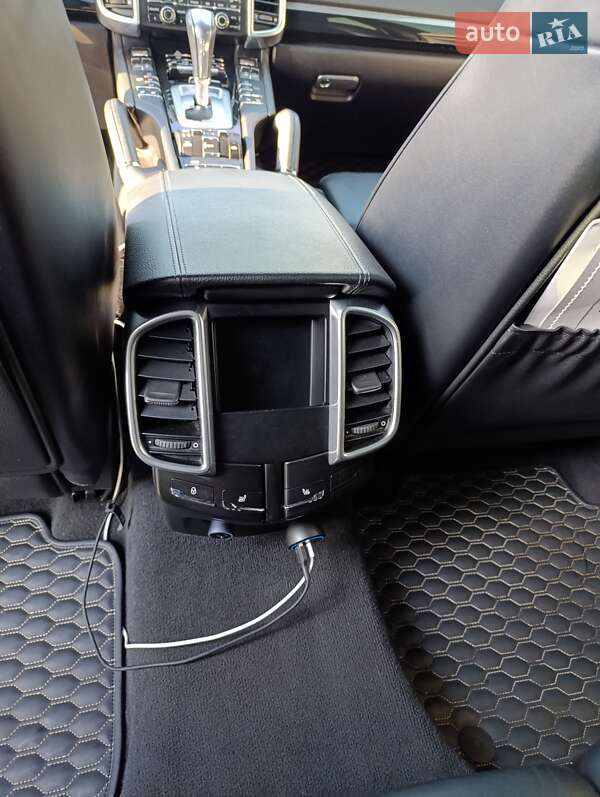 Позашляховик / Кросовер Porsche Cayenne 2013 в Києві