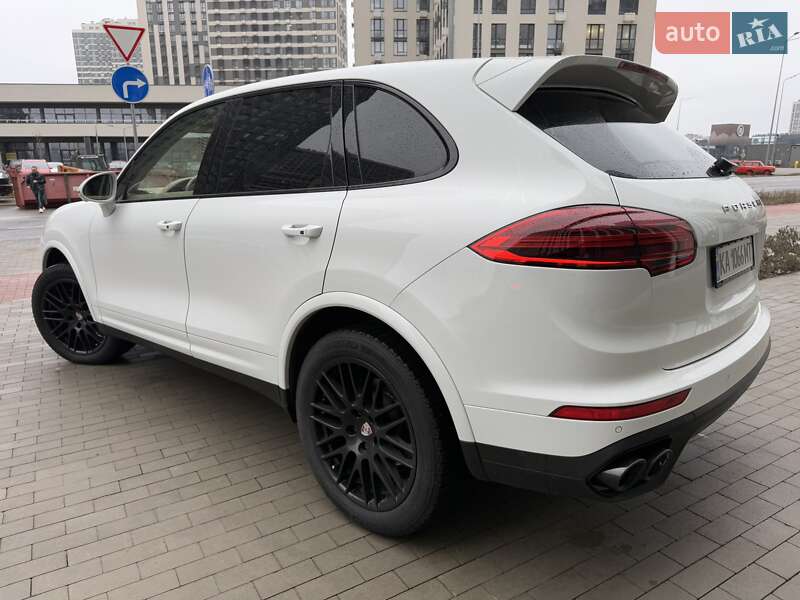 Внедорожник / Кроссовер Porsche Cayenne 2016 в Киеве