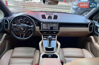 Внедорожник / Кроссовер Porsche Cayenne 2019 в 