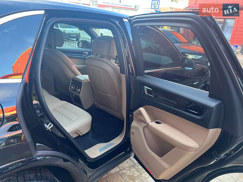 Позашляховик / Кросовер Porsche Cayenne 2019 в Львові
