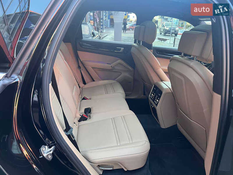 Позашляховик / Кросовер Porsche Cayenne 2019 в Львові