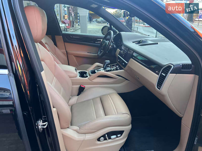 Позашляховик / Кросовер Porsche Cayenne 2019 в Львові