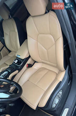Внедорожник / Кроссовер Porsche Cayenne 2015 в 