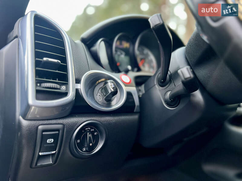 Позашляховик / Кросовер Porsche Cayenne 2011 в Києві