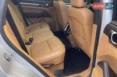 Внедорожник / Кроссовер Porsche Cayenne 2013 в 