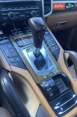 Внедорожник / Кроссовер Porsche Cayenne 2013 в 