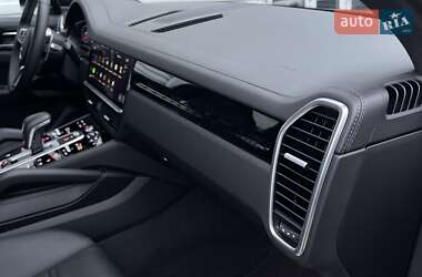 Внедорожник / Кроссовер Porsche Cayenne 2022 в 