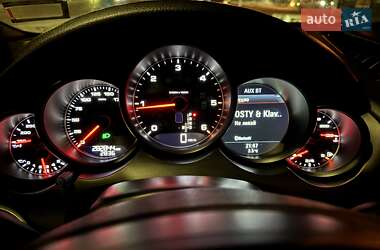 Внедорожник / Кроссовер Porsche Cayenne 2012 в 