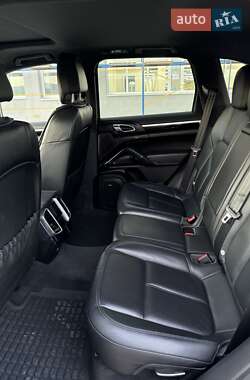 Внедорожник / Кроссовер Porsche Cayenne 2012 в 