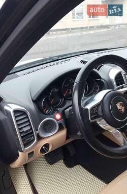 Внедорожник / Кроссовер Porsche Cayenne 2015 в 