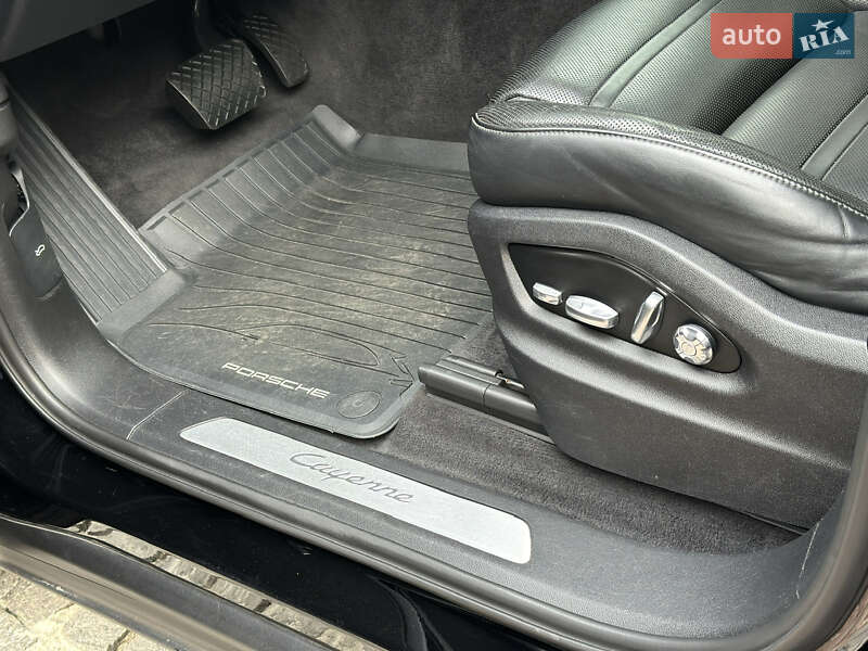 Позашляховик / Кросовер Porsche Cayenne 2019 в Києві