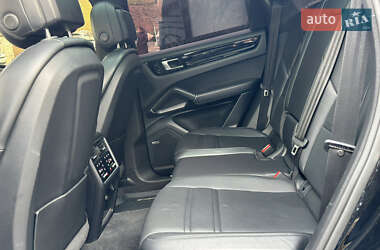 Внедорожник / Кроссовер Porsche Cayenne 2019 в 