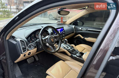 Внедорожник / Кроссовер Porsche Cayenne 2014 в 