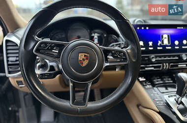 Внедорожник / Кроссовер Porsche Cayenne 2014 в 