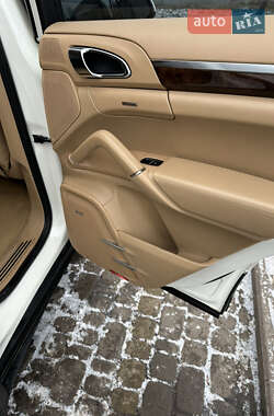 Внедорожник / Кроссовер Porsche Cayenne 2010 в 