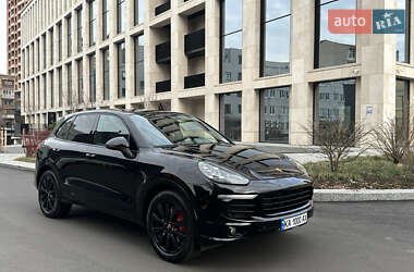 Внедорожник / Кроссовер Porsche Cayenne 2016 в 