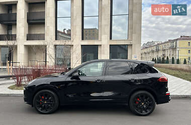 Внедорожник / Кроссовер Porsche Cayenne 2016 в 