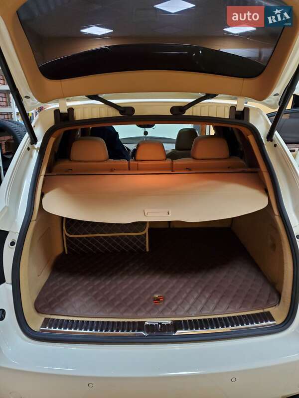 Позашляховик / Кросовер Porsche Cayenne 2011 в Запоріжжі
