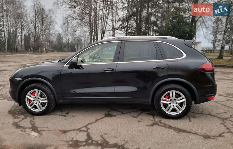 Позашляховик / Кросовер Porsche Cayenne 2011 в Чернівцях