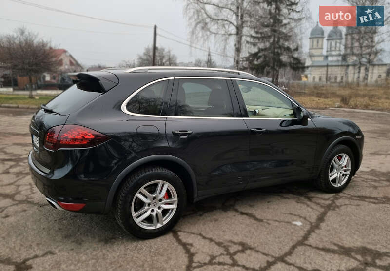 Позашляховик / Кросовер Porsche Cayenne 2011 в Чернівцях