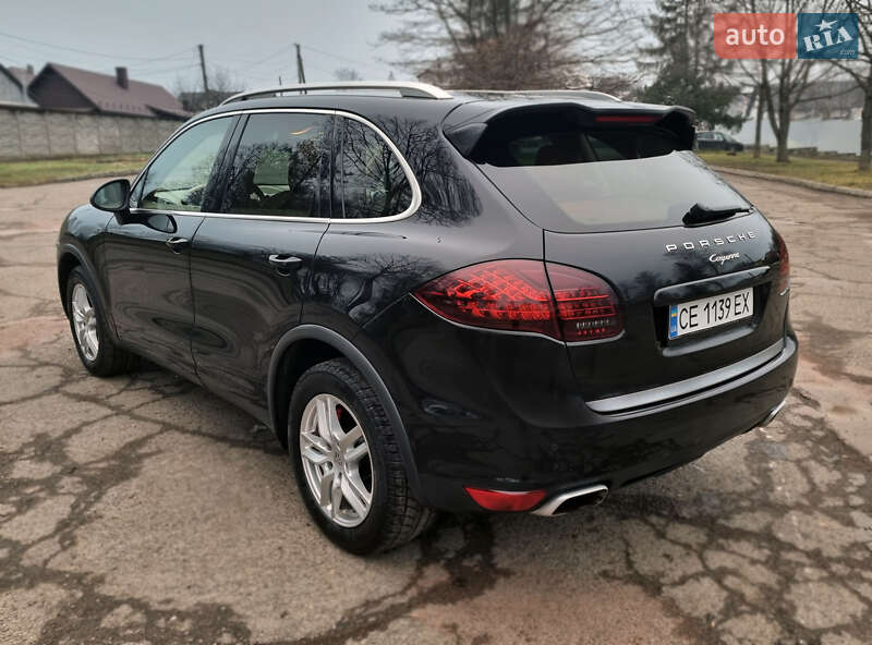 Позашляховик / Кросовер Porsche Cayenne 2011 в Чернівцях