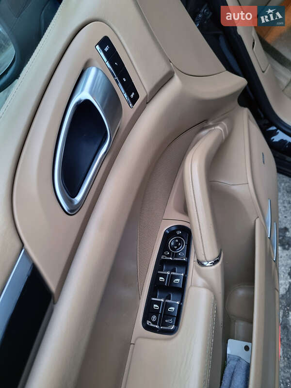 Позашляховик / Кросовер Porsche Cayenne 2011 в Чернівцях