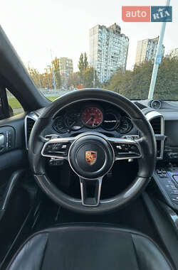 Внедорожник / Кроссовер Porsche Cayenne 2017 в 