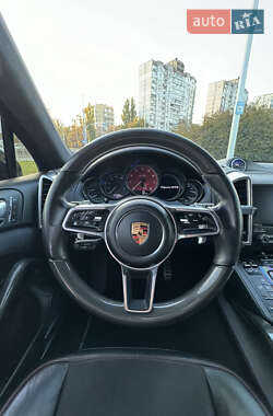 Внедорожник / Кроссовер Porsche Cayenne 2017 в 