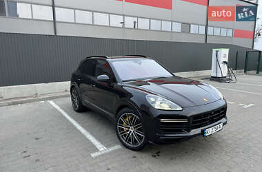 Внедорожник / Кроссовер Porsche Cayenne 2020 в 