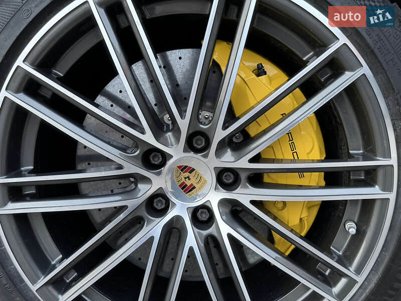 Внедорожник / Кроссовер Porsche Cayenne 2020 в Киеве