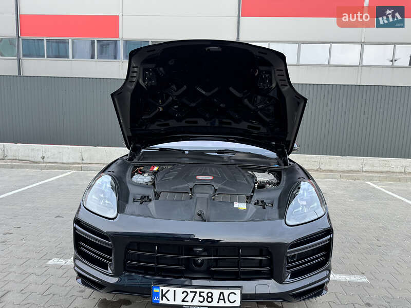 Внедорожник / Кроссовер Porsche Cayenne 2020 в Киеве