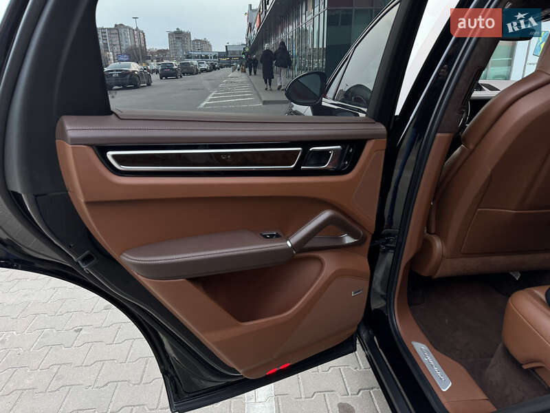 Внедорожник / Кроссовер Porsche Cayenne 2020 в Киеве