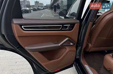 Внедорожник / Кроссовер Porsche Cayenne 2020 в 