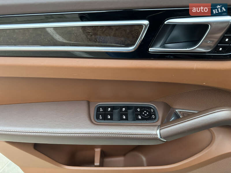 Внедорожник / Кроссовер Porsche Cayenne 2020 в Киеве