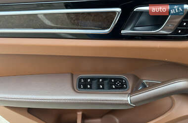 Внедорожник / Кроссовер Porsche Cayenne 2020 в 
