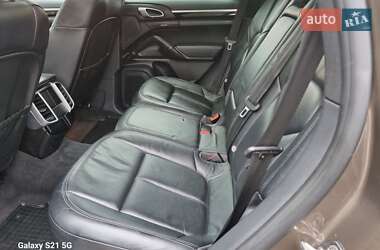 Внедорожник / Кроссовер Porsche Cayenne 2014 в 
