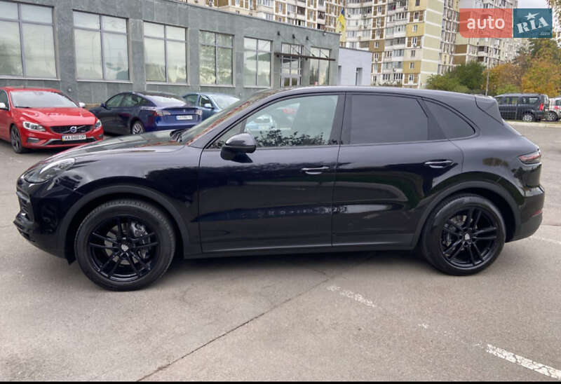 Внедорожник / Кроссовер Porsche Cayenne 2021 в Киеве