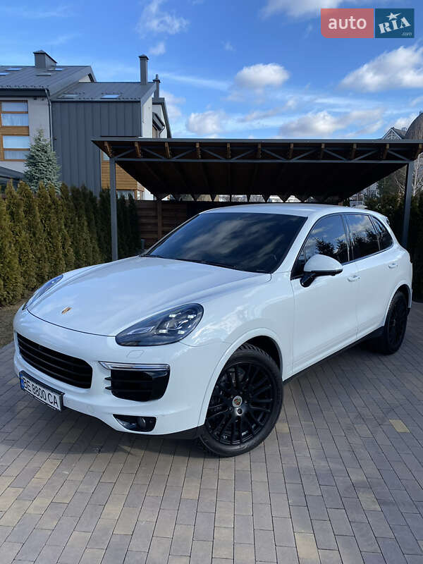 Внедорожник / Кроссовер Porsche Cayenne 2016 в 