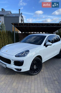 Внедорожник / Кроссовер Porsche Cayenne 2016 в 