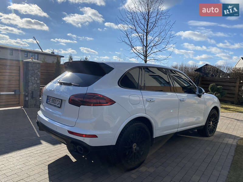 Позашляховик / Кросовер Porsche Cayenne 2016 в Києві