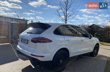 Внедорожник / Кроссовер Porsche Cayenne 2016 в 